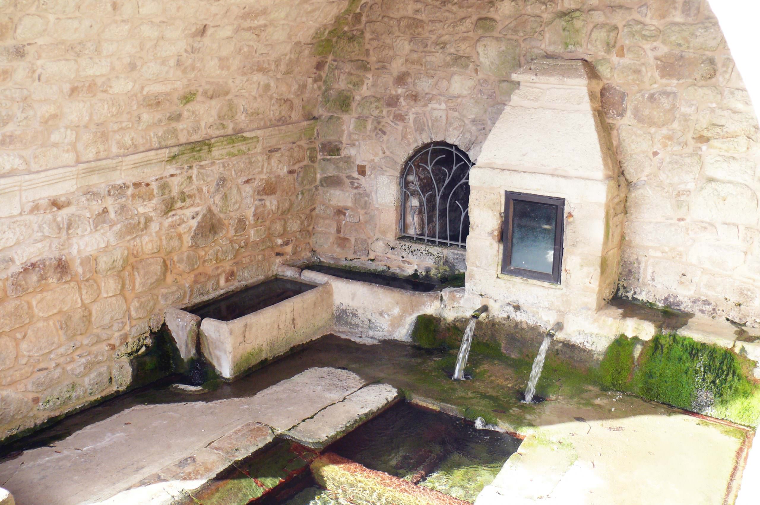 Saint Léons fontaine de Ste Castissime